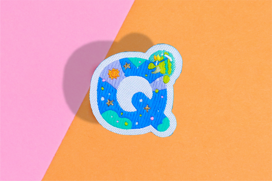 Q-アルファベットワッペン(宇宙恐竜)